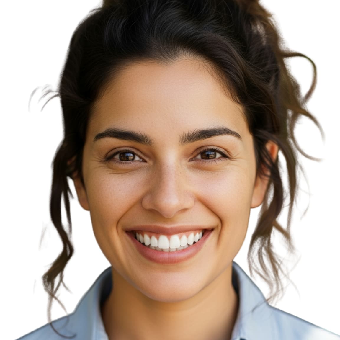 Gros plan sur le visage souriant d'une femme. À droite, le texte présente le Programme Nomad Recycle : Retour facile en Mondial Relay, démontage et tri de chaque pièce pour un résultat 95 % recyclé, 100 % valorisé. Un logo de recyclage vert est affiché. 